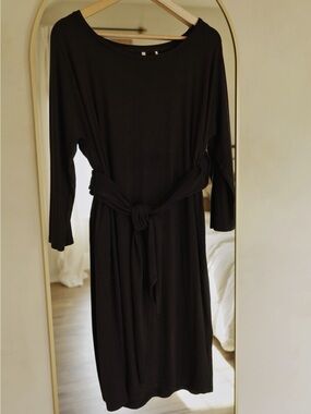 Flattering Black Knee Length Dress